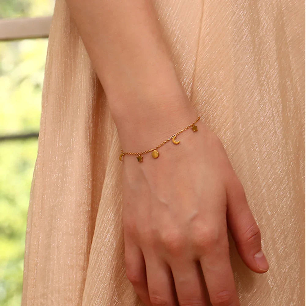 Pulseira_Banhada-a-Ouro-18K-Estrela-e-Lua-Zellis